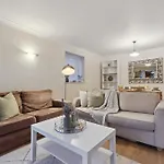 Parea Living - Quaint And Stylish Flat W Sunny Terrace