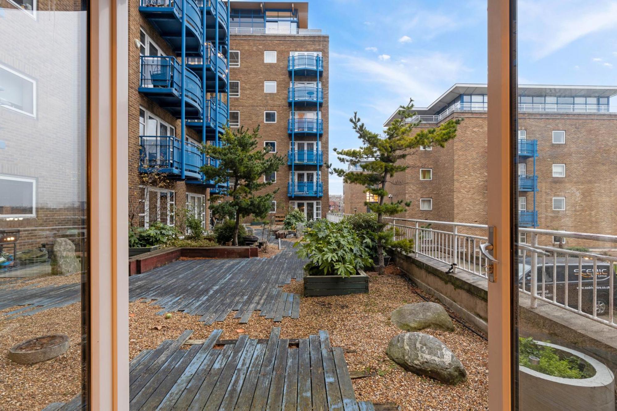 Appartamento Parea Living - Quaint And Stylish Flat W Sunny Terrace Londra